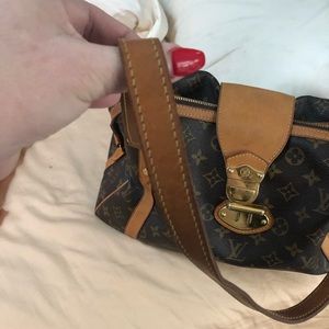 ToteGently used few pen marks.LV Monogram Brass Hrdware LeatherTrimZip Closure